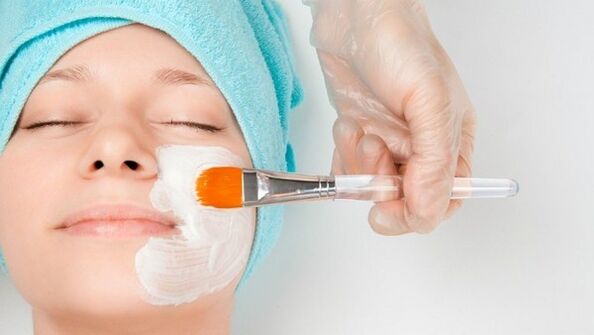 Máscara facial - un remedio popular para o rexuvenecemento da pel na casa