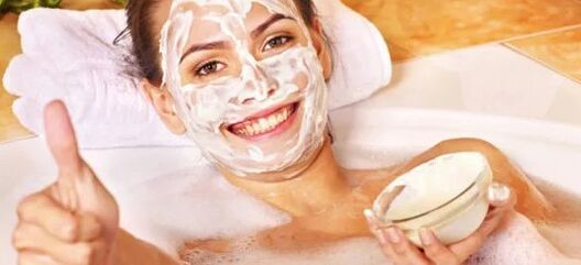 Máscaras faciais con crema de ácido ou crema